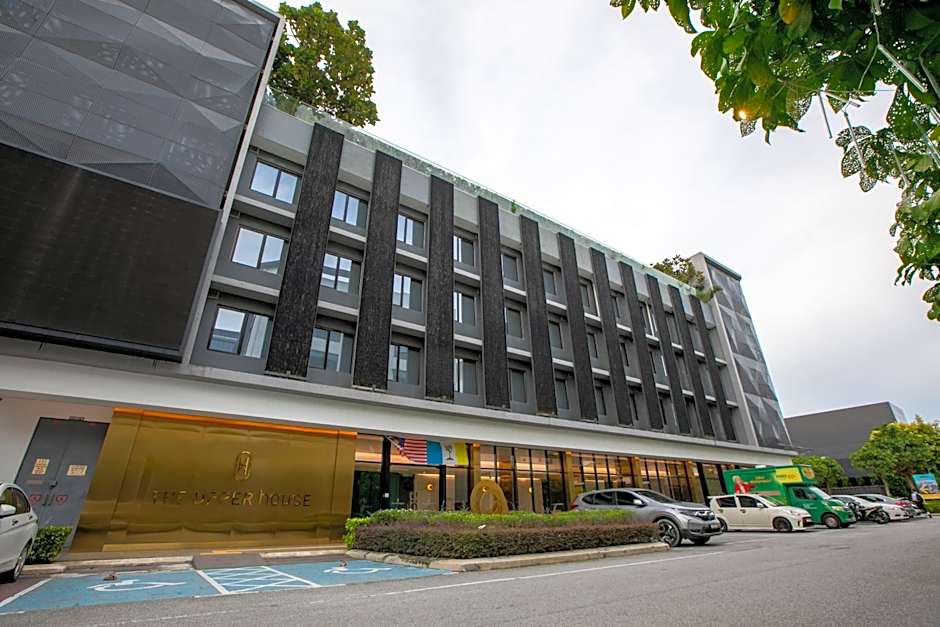 The Upper House, Batu Kawan