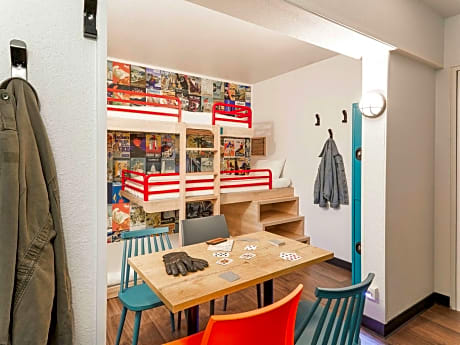 6-Bed Dormitory Room with Shared Bathroom