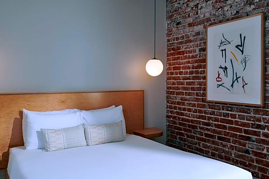 The Jesse Hotel & Bar