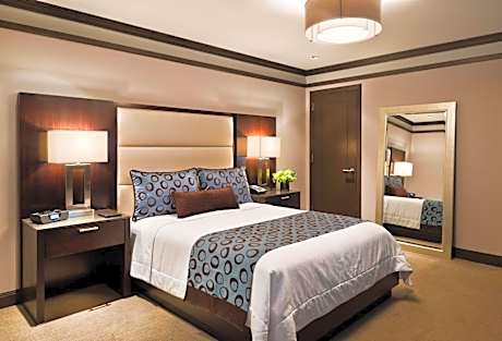 Deluxe King Room with Balcony