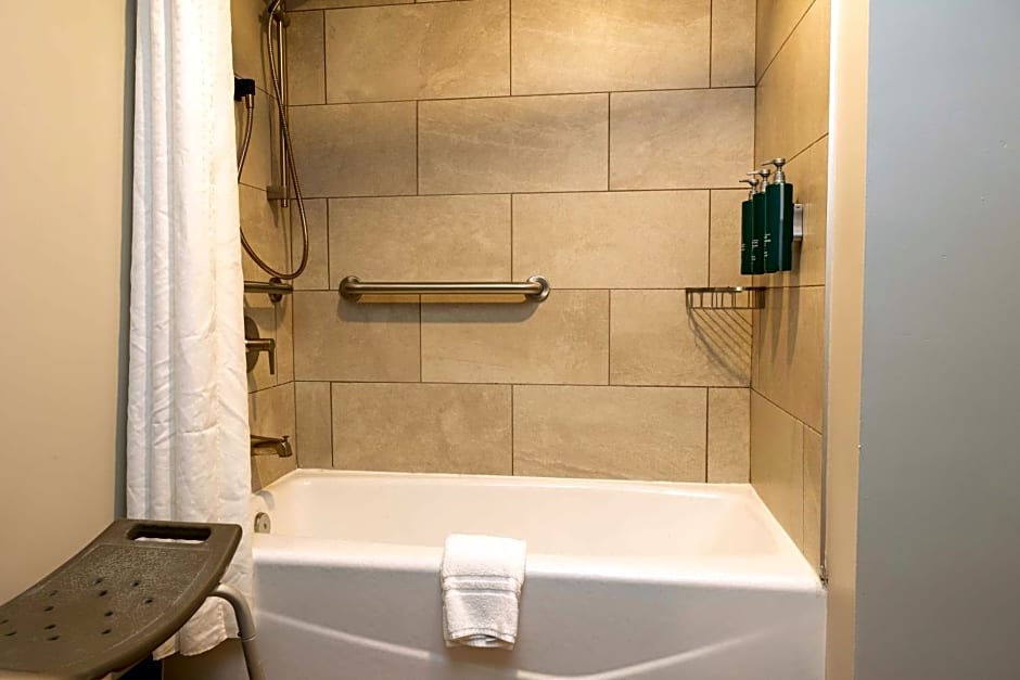 DoubleTree by Hilton Austin, MN