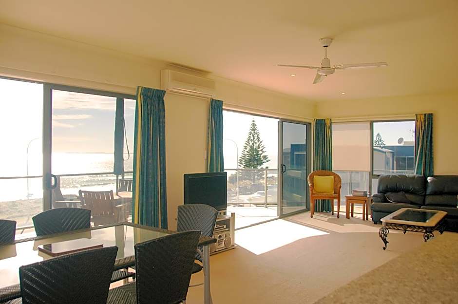 The Reef Beachfront Apartments