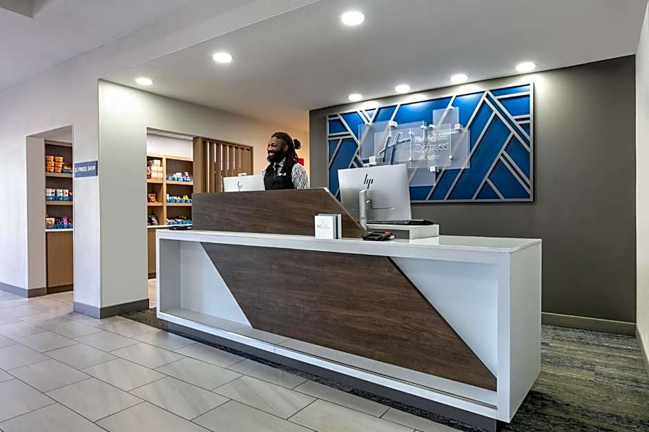 Holiday Inn Express Hotel & Suites Marshall By IHG