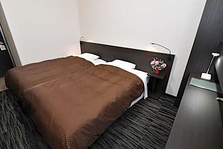 Twin Room with Shared Bathroom