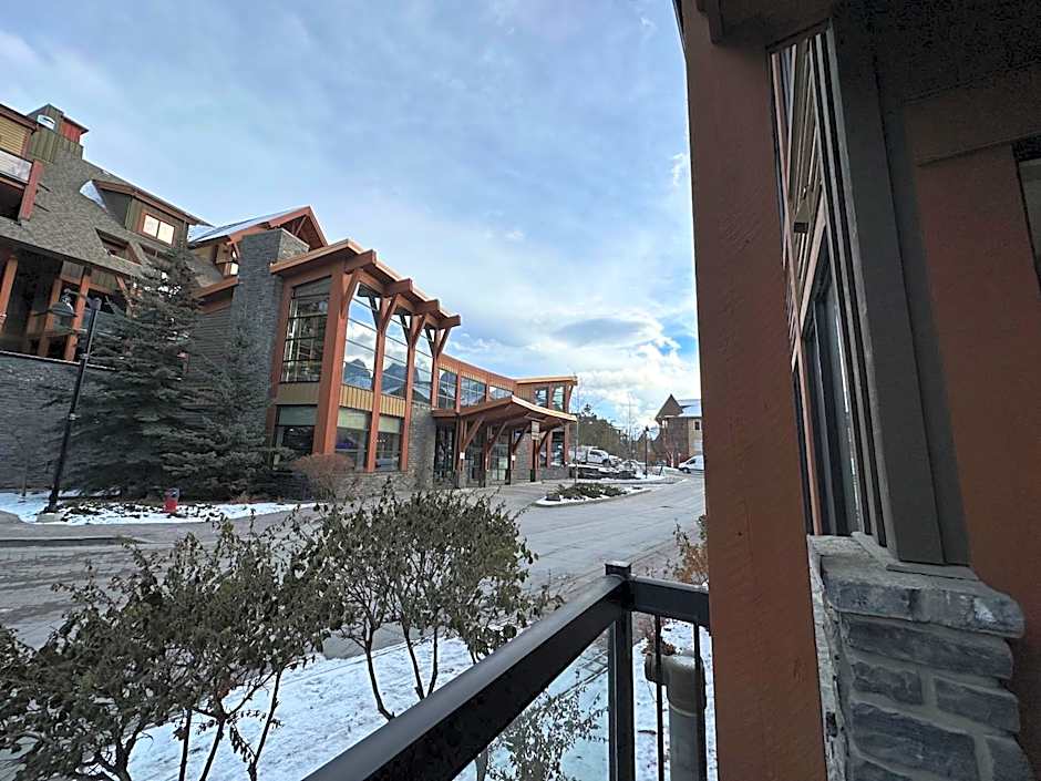 Solara Escape - 2BR Retreat with Pool - Hot Tub - Gym - Spa