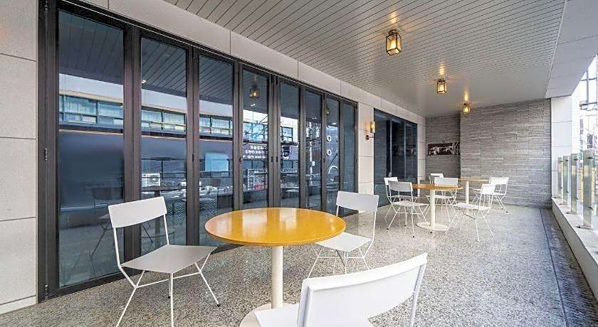 Brown-Dot Hotel Deokcheon