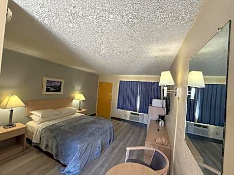 Deluxe Queen Room