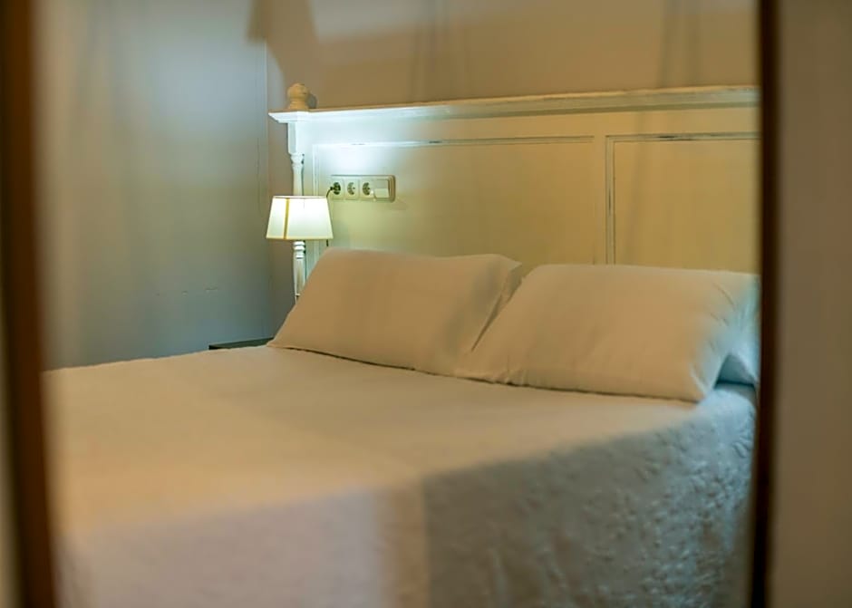 Logis Hotel Restaurante La Casa de Juansabeli