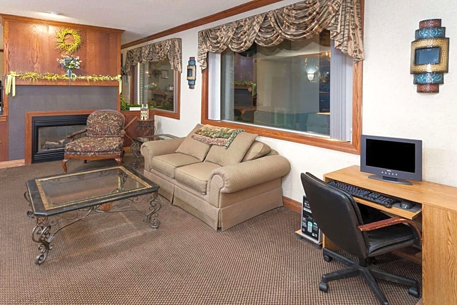 Days Inn & Suites by Wyndham Kokomo