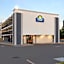 Day's Inn & Suites by Wyndham Indianapolis Airport East