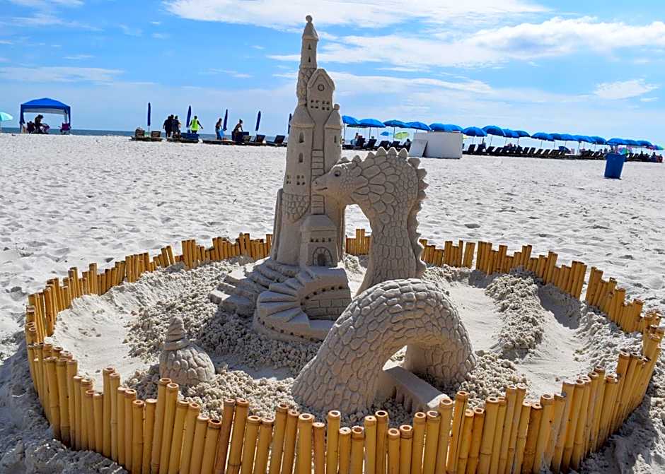 Days Inn by Wyndham Panama City Beach/Beachfront Resort