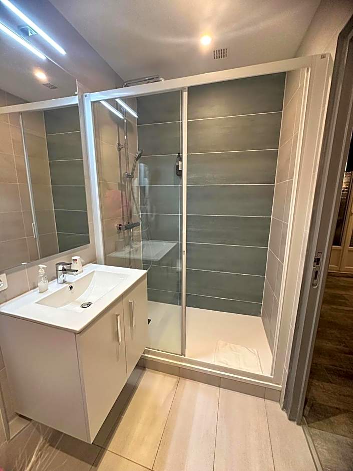 Hotel Les Palmiers En Camargue