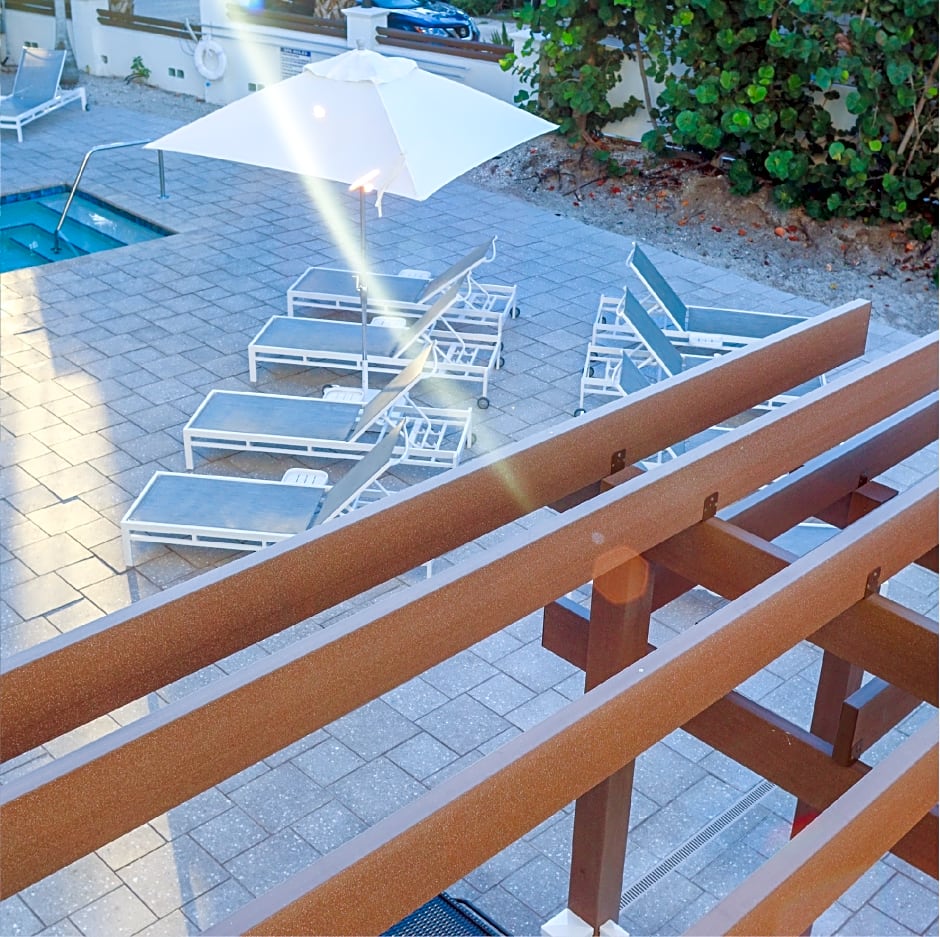 Barefoot Beach Club