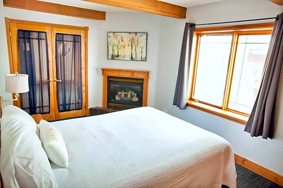 Photo 1 of 6 of 1 Queen Bed