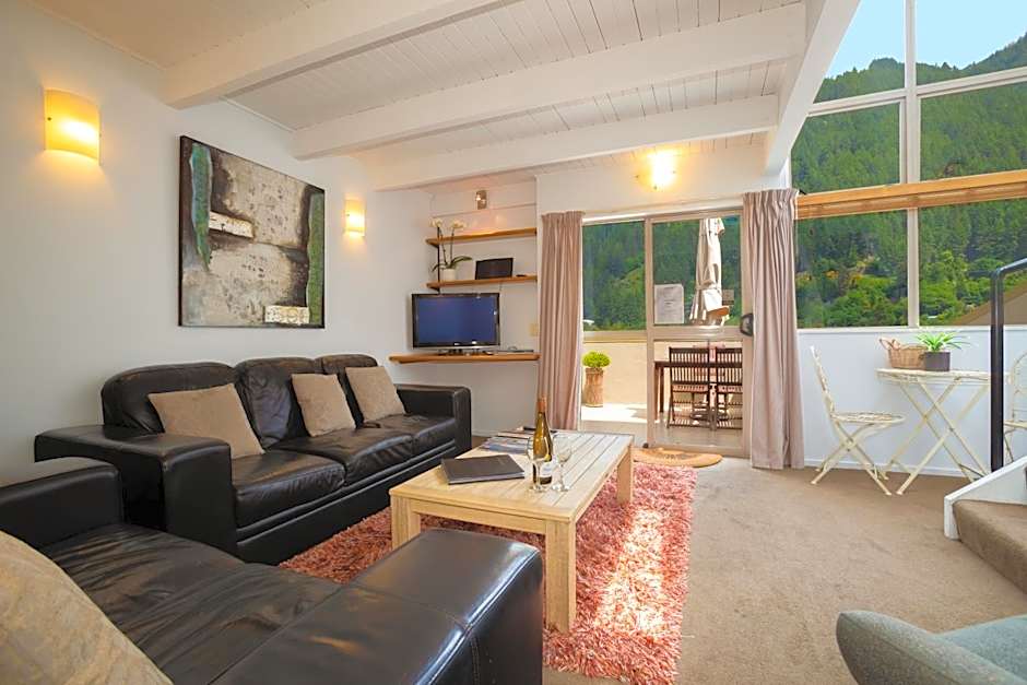 Cranbury Court Apartments