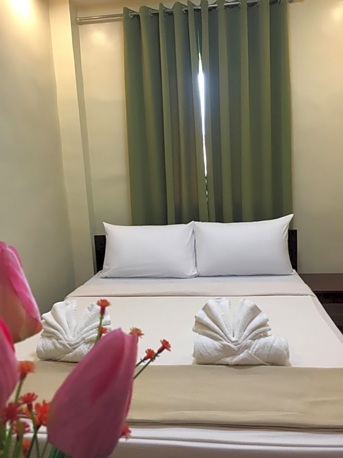 Elliannah Pines Hotel