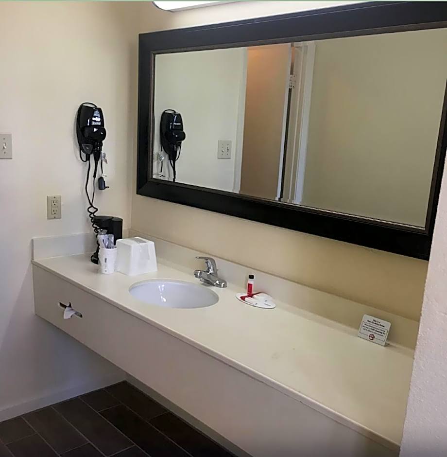 Super 8 by Wyndham New Orleans