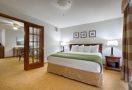 1 Bedroom Suite-King Bed