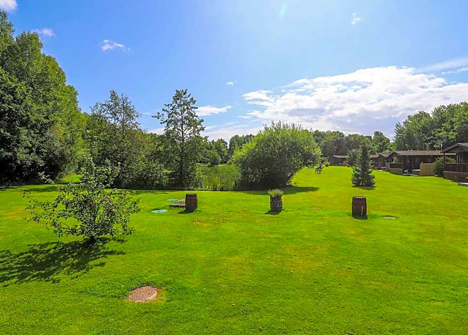 Paradise Lakeside Lodges