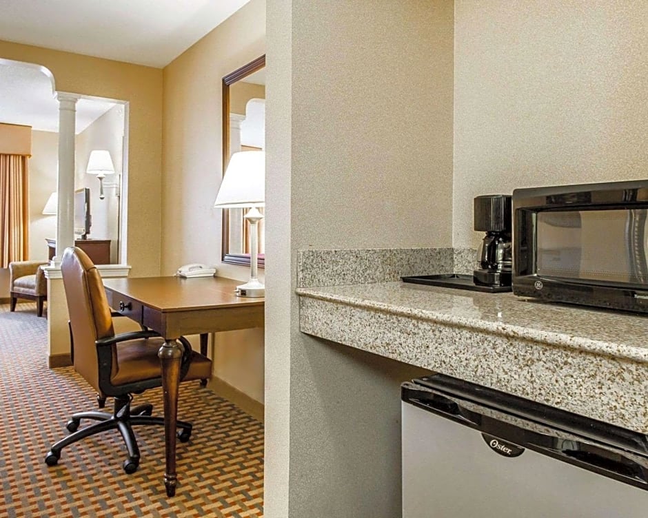 Comfort Inn & Suites Scarborough