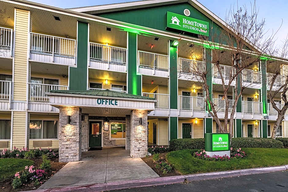 HomeTowne Studios Fresno - West