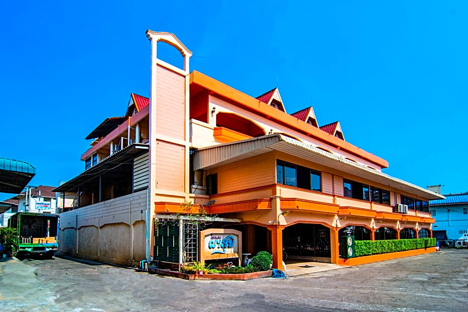 OYO 534 Phasuk Hotel