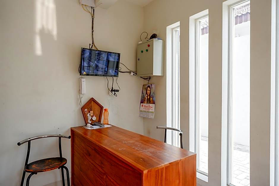 RedDoorz Plus Syariah near Stasiun Tegal 2