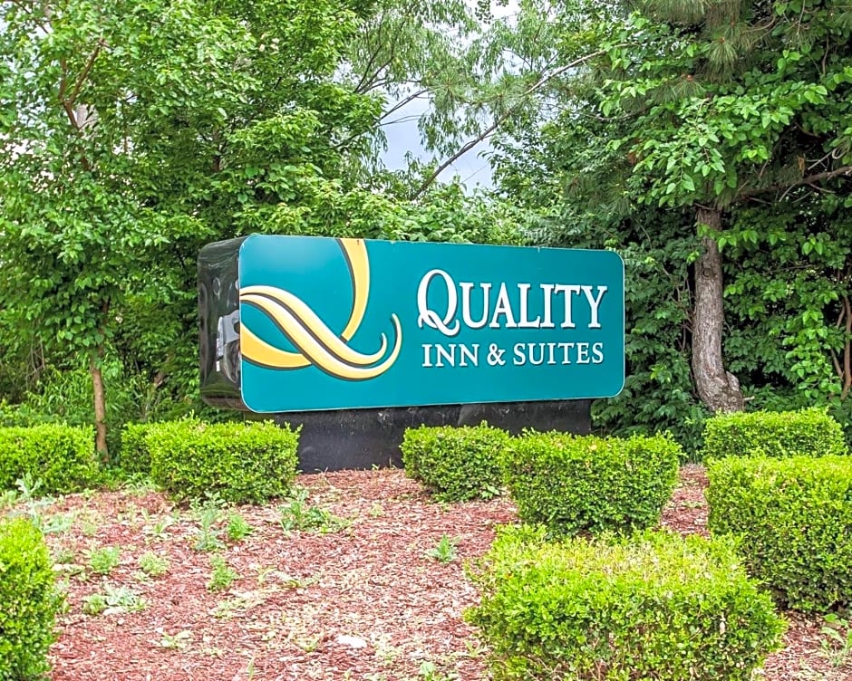 Quality Inn & Suites Kansas City I-435n Near Sports Complex
