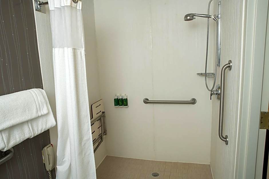 Courtyard by Marriott Erie Ambassador Conference Center