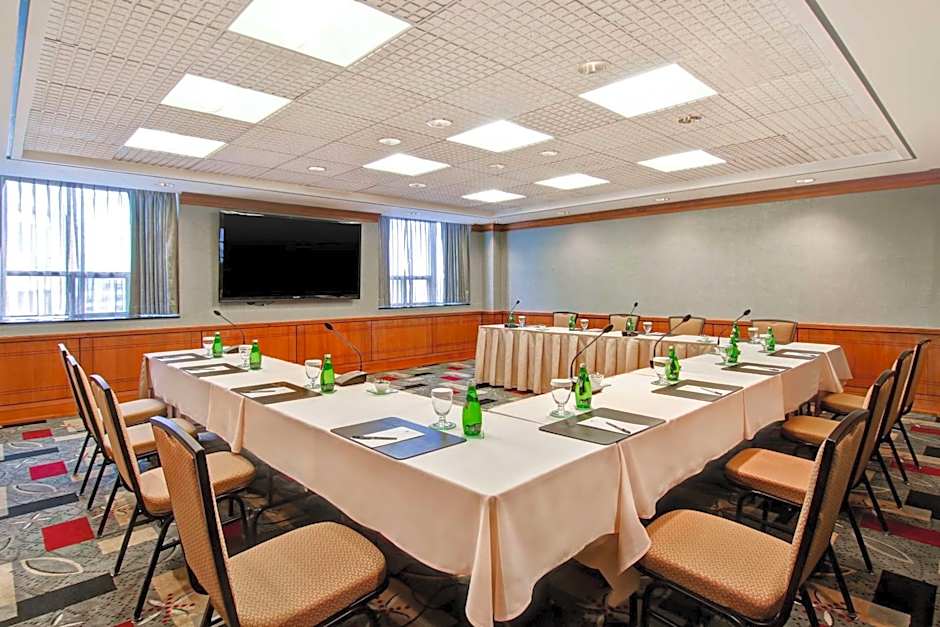 DoubleTree by Hilton Toronto Downtown