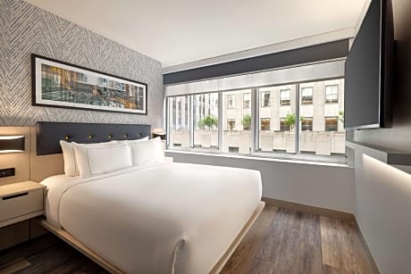 1 Queen Bed
