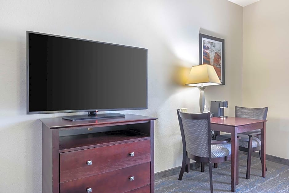 Best Western Plus Mansfield Inn & Suites