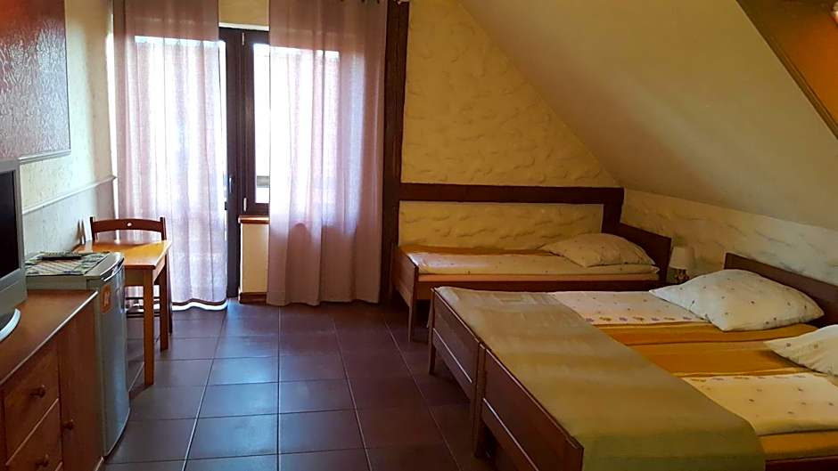 Pokoje i domki Saraceńska Chata