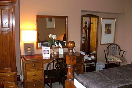 En-suite Room with Extra Large Bed