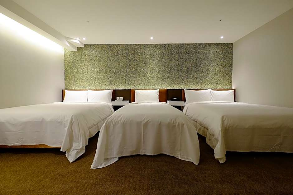 Photo 1 of 8 of Deluxe Executive, Windowless