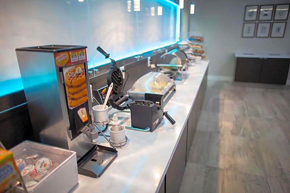 La Quinta Inn & Suites by Wyndham Houston - Normandy
