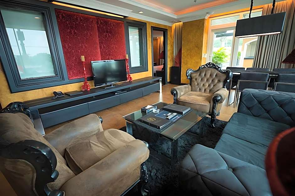 Fields Plaza Suites Condo-Hotel