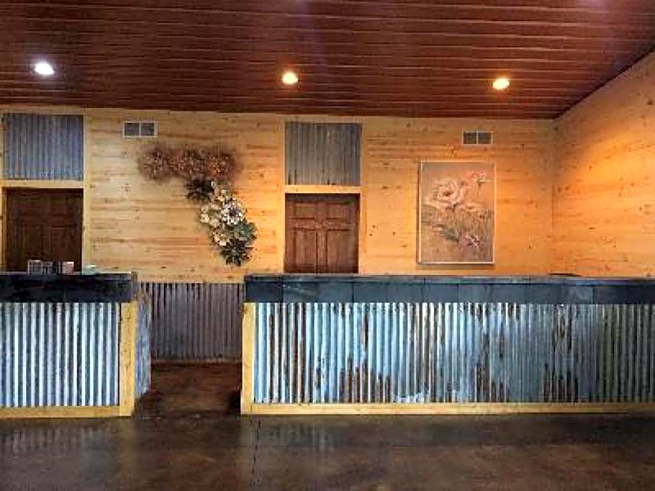 Big Horse Inn and Suites