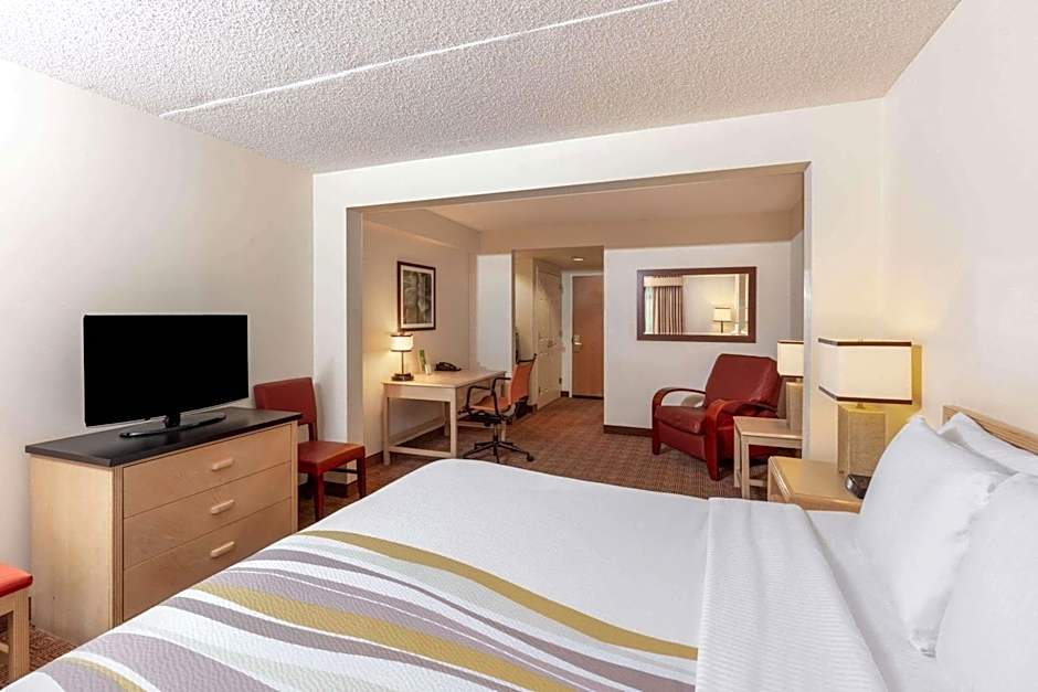 La Quinta Inn & Suites by Wyndham Garden City