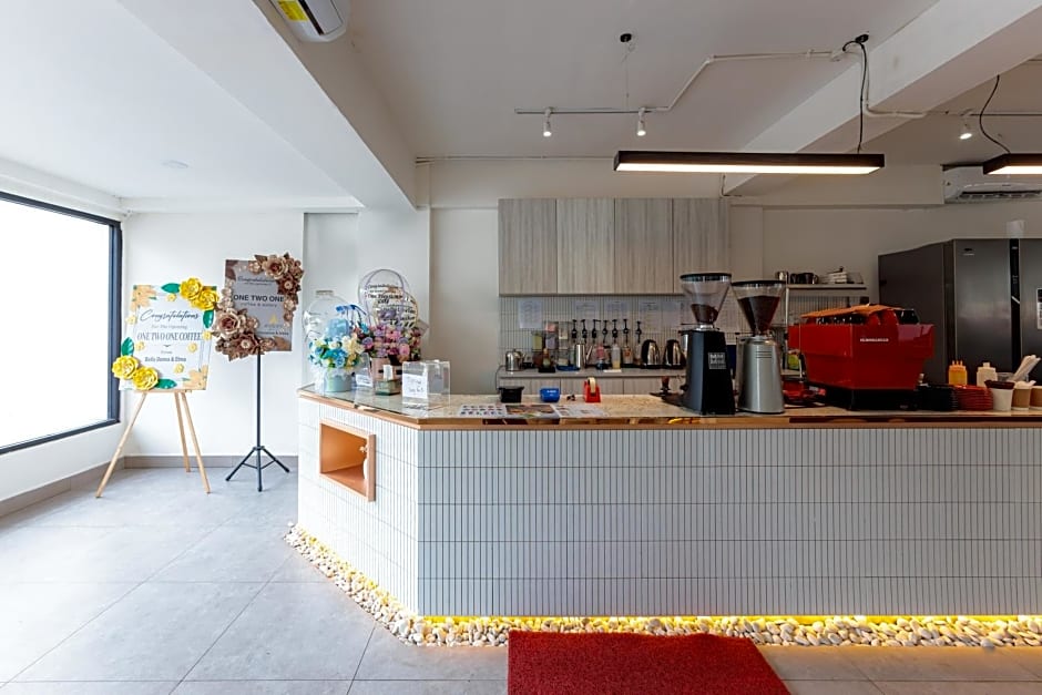 RedDoorz near Mangga Dua Mall