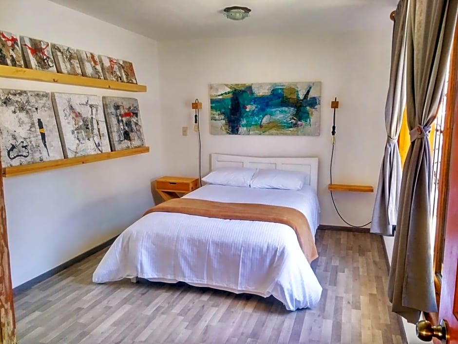 La Tozi Hotel
