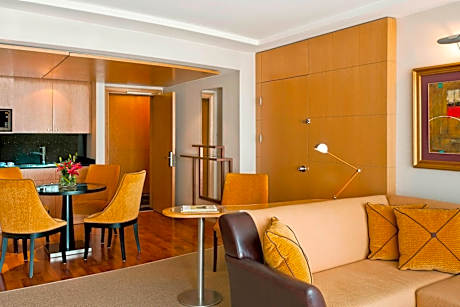Deluxe Executive Suite