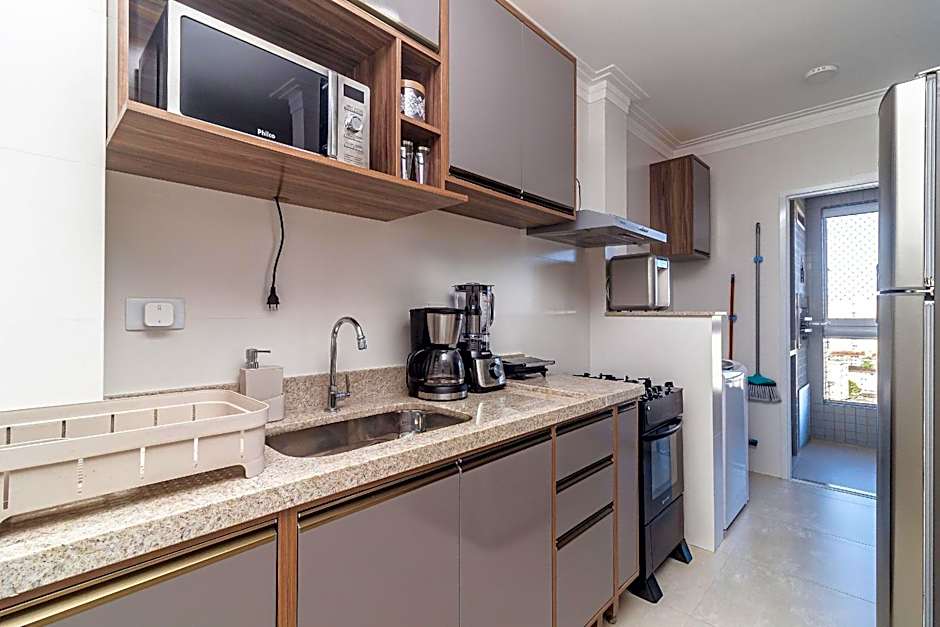 Apartamentos a Beira Mar, Aconchegantes e Modernos, a 3 Minutos da Praia com Ar Condicionado, Sacada Gourmet, Garagem e Portaria 24h