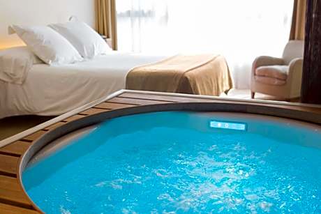 Deluxe Suite with Spa Bath