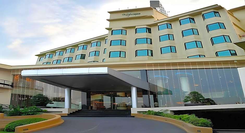 Grand Riverside Hotel