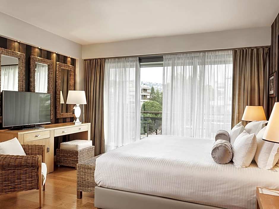 Sea View Cityscape Hotel