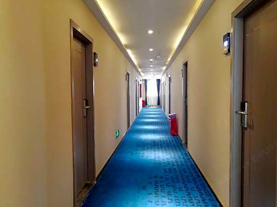 Huatian Inn (Guangzhou Chenjiaci Metro Station)