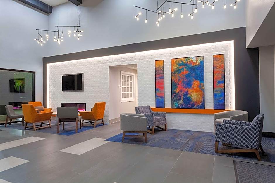 La Quinta Inn & Suites by Wyndham Ft. Myers Sanibel Gateway