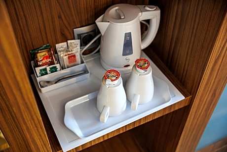 Standard Queen Room - Accessible with Free Breakfast