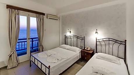 Triple Room with Sea View